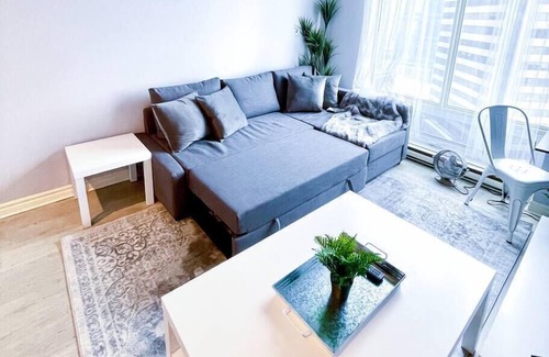 Downtown Edmonton Apartment | 1 Bdrm Loft W/Parking