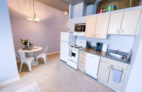 Downtown Edmonton Apartment | 1 Bdrm Loft W/Parking