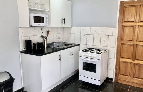 Mazowe Apartment | 1 bed apartment in Mount Pleasant Heights - 2014