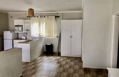 Mazowe Apartment | 1 bed apartment in Mount Pleasant Heights - 2013