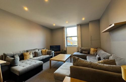 Chapeltown Apartment | 1 bed Apt close to Leeds Arena Sleeps up to 4 people F1