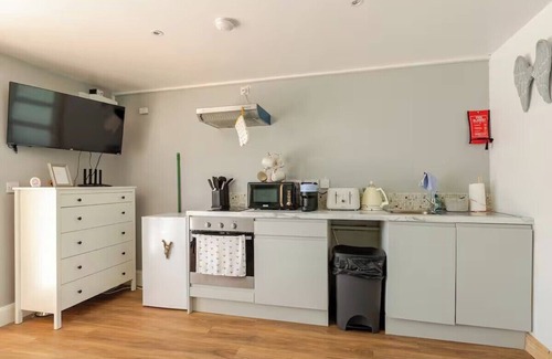 County Meath Apartment | 1-Bed Cosy Country Retreat- Sleeps 5, Emerald Park