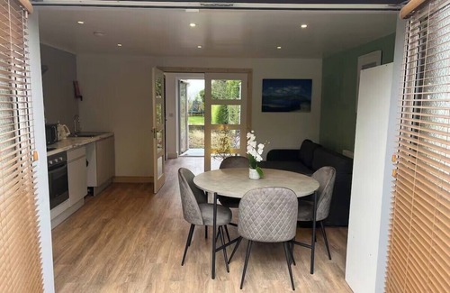 County Meath Apartment | 1-Bed Cosy Country Retreat- Sleeps 5, Emerald Park