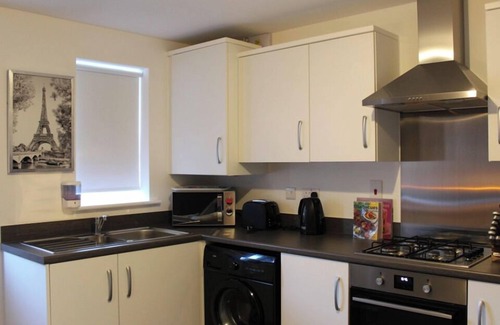 Peterborough House | 1-Bed House - Sleeps 2 - Parking, Wifi