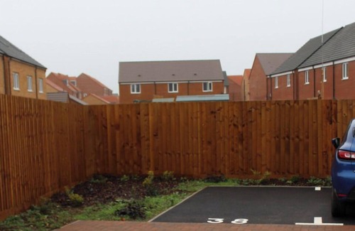 Peterborough House | 1-Bed House - Sleeps 2 - Parking, Wifi