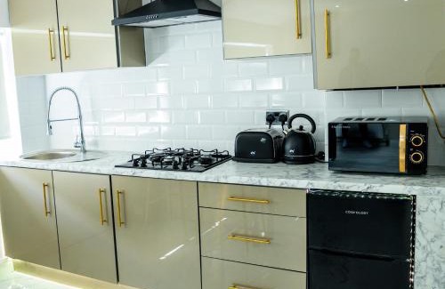 Bradford House | 1 Bed House - Sleeps 2 - Parking - Wifi