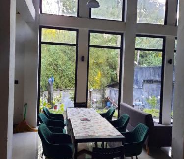 Zamboanga House | 1 Bed House - Sleeps 2 - Pets - Parking - Wifi