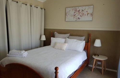 Mildura South Cottage | 1 Bedrm Self contained cottage next to vines. Relaxed and quiet atmosphere.