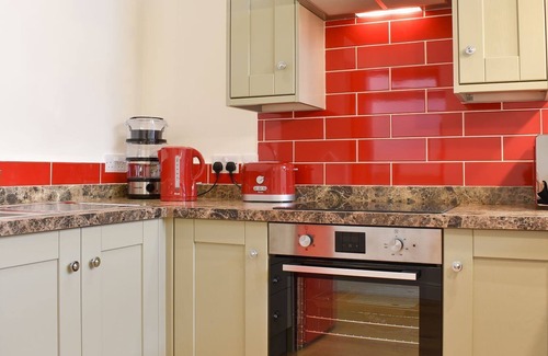 Holland-On-Sea Cottage | 1 bedroom accommodation in Holland-on-Sea