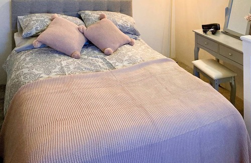 Appley Bridge Cottage | 1 bedroom accommodation in Standish, near Wigan