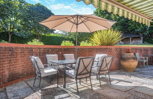 Stockbridge Cottage | 1 bedroom accommodation in Over Wallop, near Stockbridge