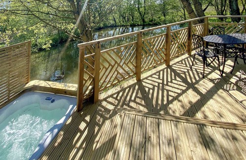 Dilton Marsh Ski Chalet | 1 bedroom accommodation in Westbury