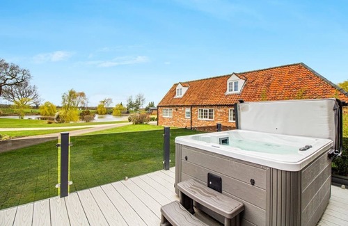 Aubourn Ski Chalet | 1 bedroom accommodation in Swinethorpe, Nr Lincoln
