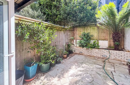 Hove Cottage | 1 bedroom accommodation in Hove, near Brighton