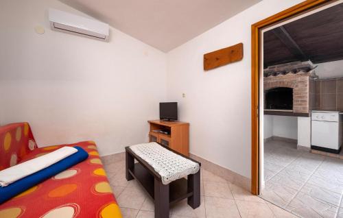 Liznjan Apartment | 1 Bedroom Amazing Apartment In Liznjan