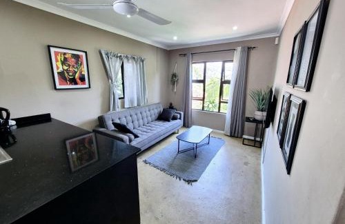 Durban North Apartment | 1 Bedroom Apartment - Unit 1 loadshedding free