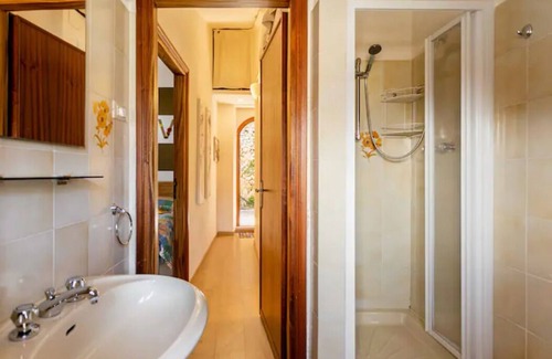 Castel di Tora Bed & Breakfast | 1 Bedroom Bed & breakfast in Castel di Tora