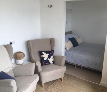 Looe Apartment | 1-bedroom chalet with parking on site