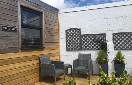 Looe Apartment | 1-bedroom chalet with parking on site