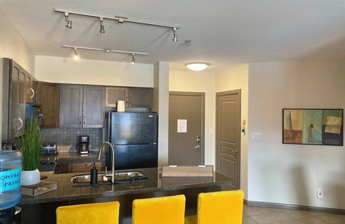 South Pandosy Condo | 1 Bedroom Condo - Amazing Lake and Mountain Views overlooking Pool and Hot Tub!