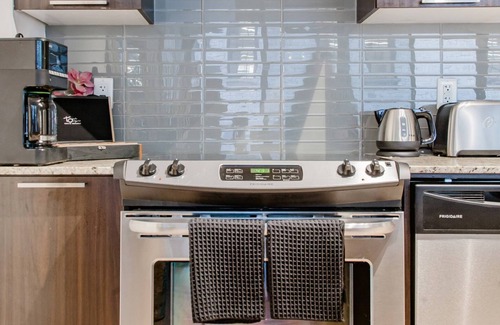 Fashion District Condo | 1 bedroom condo in trendy king west neighbourhood