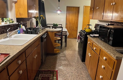 Northeast Neighbors House | 1 bedroom, electronic lock, cozy and clean!