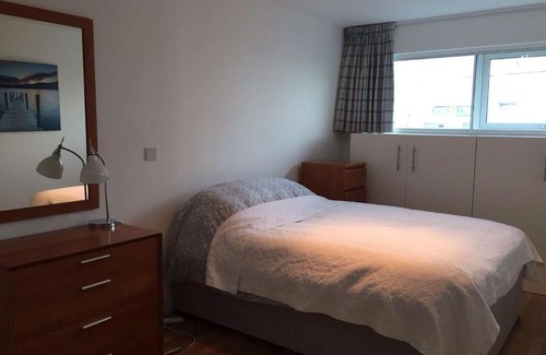 Queenstown Apartment | 1 Bedroom in Chelsea Bridge Wharf