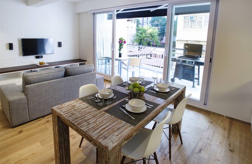 Sheung Wan Apartment | 1-bedroom luxury terrace flat in Central