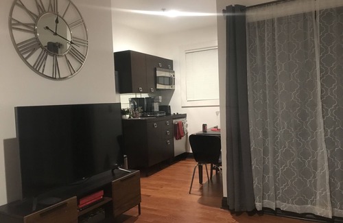 Downtown San Francisco Condo | 1 Bedroom Nob Hill Mini Ritz! Newly remodeled, steps to Union Square!