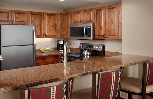 Vail Resort | 1 Bedroom Premium - Marriott's StreamSide at Vail - Birch, Douglas, and Evergreen - Full Resort Acce