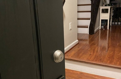 Leesburg House | 1 bedroom+private bath+free parking+wifi