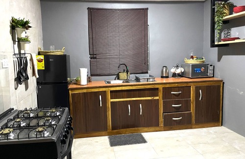 Tamale House | 1 Bedroom Sleeps 2 -Free Parking -Children welcome