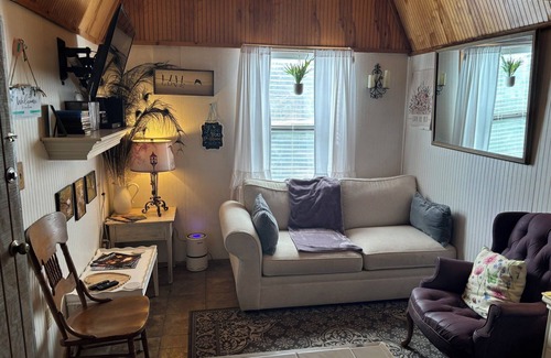 Hays County Cottage | 1 Bedroom Vacation Cottage in San Marcos/Wimberley, TX