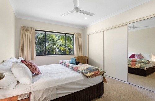 Clunes Villa | 1 bedroom Villa with large spa bath and stunning rural views.