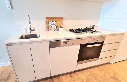 Werribee South House | 1 bedroom Waterfront/beach front accommodation Wyndham Harbour Werribee South