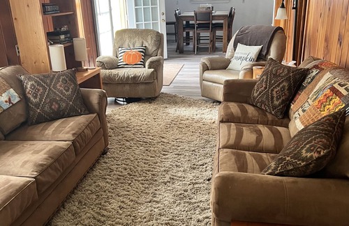 Standish House | 1 block from the Saginaw bay. 1.5 miles from the casino. 5300 pleasant drive