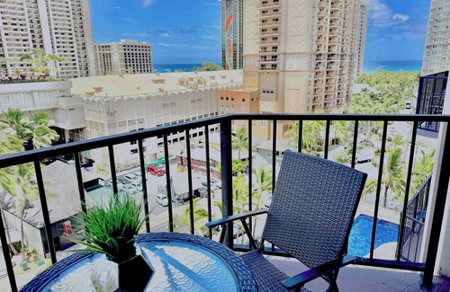 Waikiki Apartment | 1 Block to Beach! Waikiki Ocean View Large Studio with work space, 3 Beds