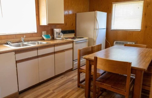 Cadiz Cabin | 1 BR 1 Bath Lakeside Cottage