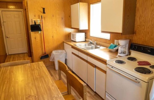 Cadiz Cabin | 1 BR 1 Bath Lakeside Cottage
