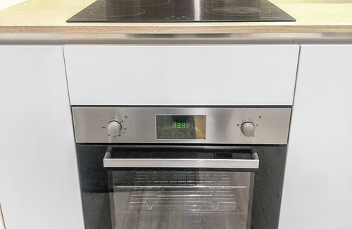 Harlington Apartment | 1-Br Apartment next to London Heathrow Airport | 3 Beds | Free Parking