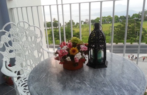 Canlubang Apartment | 1-BR Condo Overlooking Taal Lake/Volcano