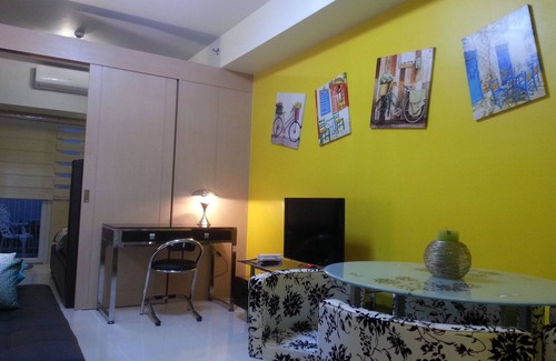 Canlubang Apartment | 1-BR Condo Overlooking Taal Lake/Volcano