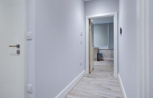 Harlington Apartment | 1 BR Flat - 6 Mins From Heathrow Airport - Flat 14