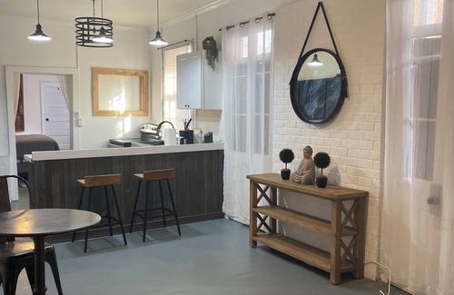 French Quarter Apartment | 1 BR French Quarter Delight - Step Into the Heartbeat of New Orleans.