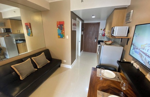 Barangay 76 Condo | 1 BR Fully Furnished Condo across MOA w/Pool and Parking - Shell A - Unit 1131