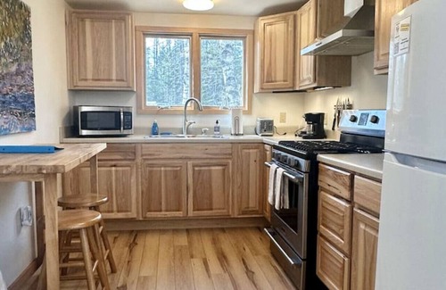 Bar Harbor House | 1 BR Home in Quiet Wooded Area in BH! [Art Studio]