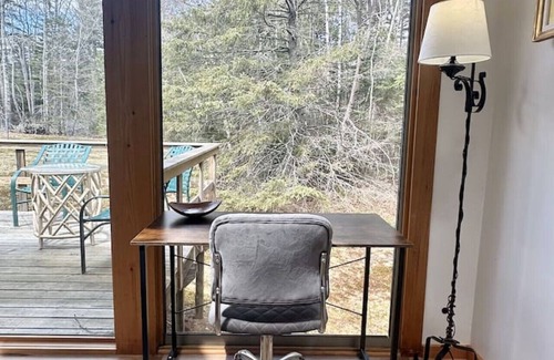 Bar Harbor House | 1 BR Home in Quiet Wooded Area in BH! [Art Studio]