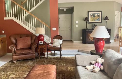 Sammamish House | 1 BR in a Lakeview House Near Redmond Downtown