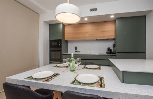 Nelly Bay Apartment | 1 Bright Point Apartment 1312