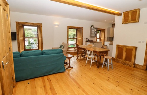 Pateley Bridge Cottage | 1 CHEWS COTTAGE, family friendly, with a garden in Pateley Bridge